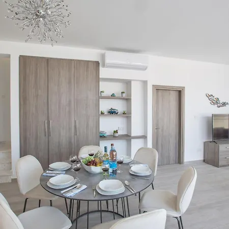 Neue, Luxurioese 3 Schlafzimmer In Zentrum Nyaraló *