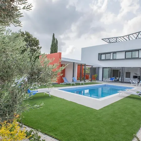 Neue, Luxurioese 3 Schlafzimmer In Zentrum Nyaraló