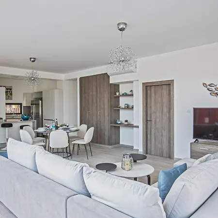 Neue, Luxurioese 3 Schlafzimmer In Zentrum בית נופש פרוטאראס
