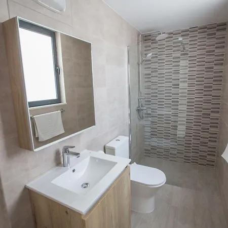Neue, Luxurioese 3 Schlafzimmer In Zentrum Nyaraló *
