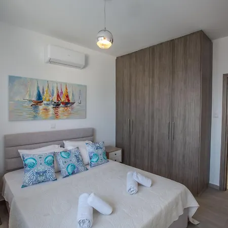 Neue, Luxurioese 3 Schlafzimmer In Zentrum Protarász
